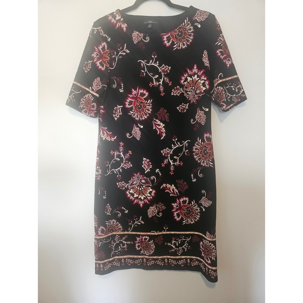 Boho R&K Floral Shift Dress Womens 8 Black Burgundy Short Sleeve Textured Knee